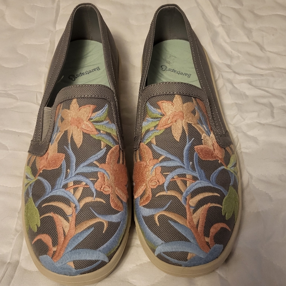 Baretraps Slip ons only worn once